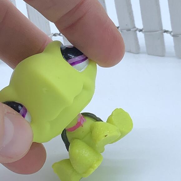 Authentic Littlest Pet Shop LPS Green Turtle Olive Shellstein #3579 - Picture 2 of 5